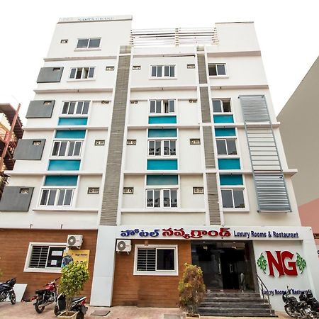Capital O Sri Navya Grand Near Nexus Hyderabad Hotell Exteriör bild