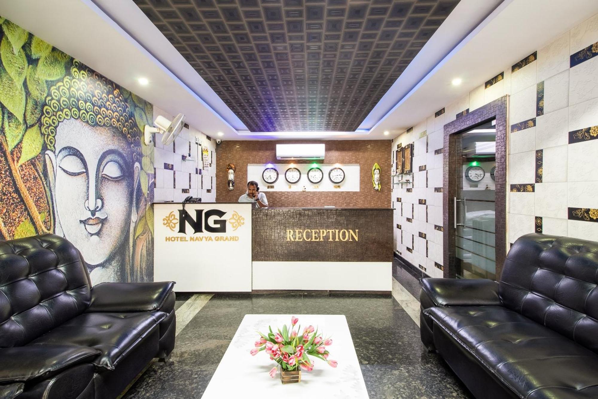 Capital O Sri Navya Grand Near Nexus Hyderabad Hotell Exteriör bild