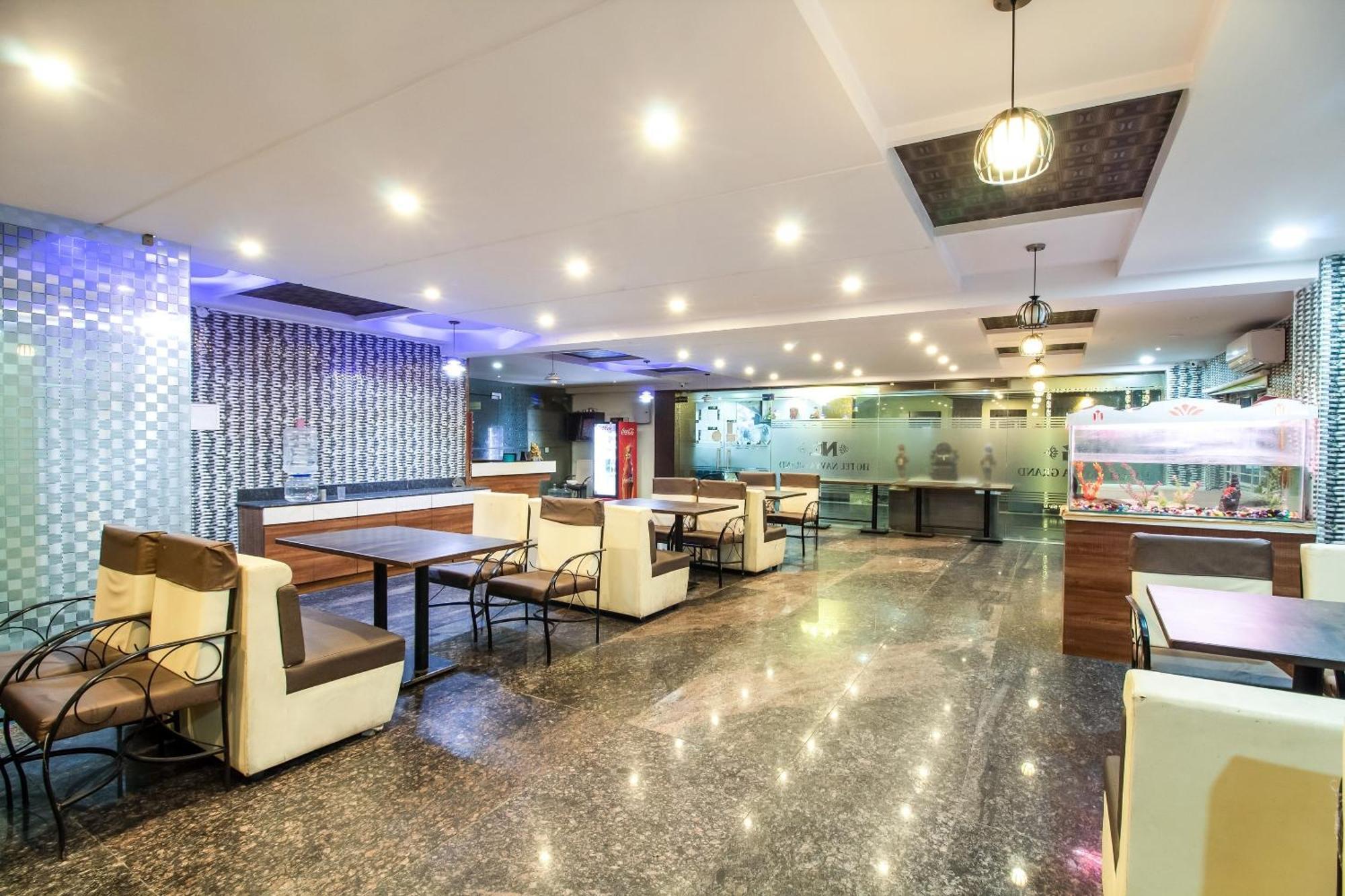 Capital O Sri Navya Grand Near Nexus Hyderabad Hotell Exteriör bild