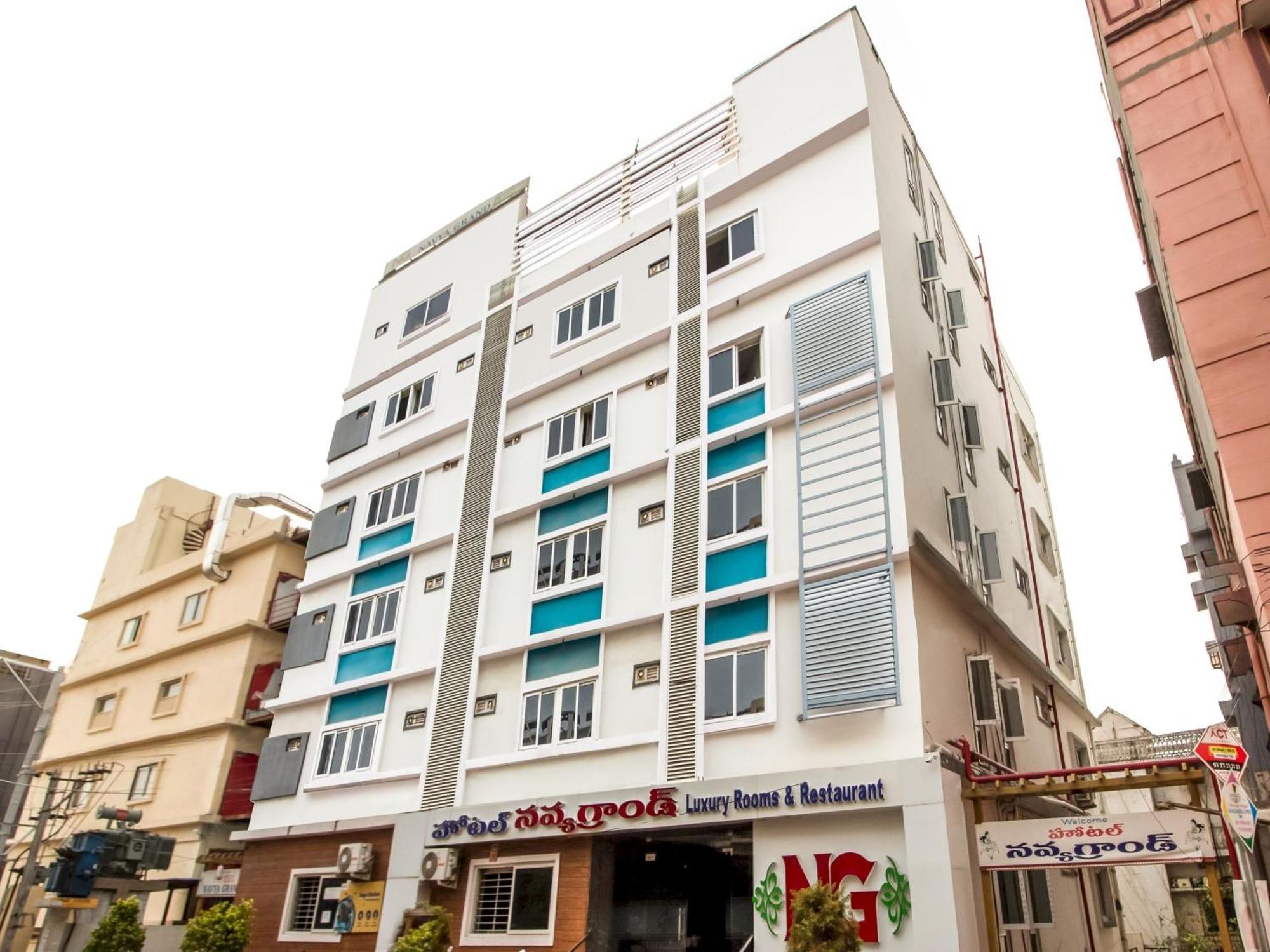 Capital O Sri Navya Grand Near Nexus Hyderabad Hotell Exteriör bild